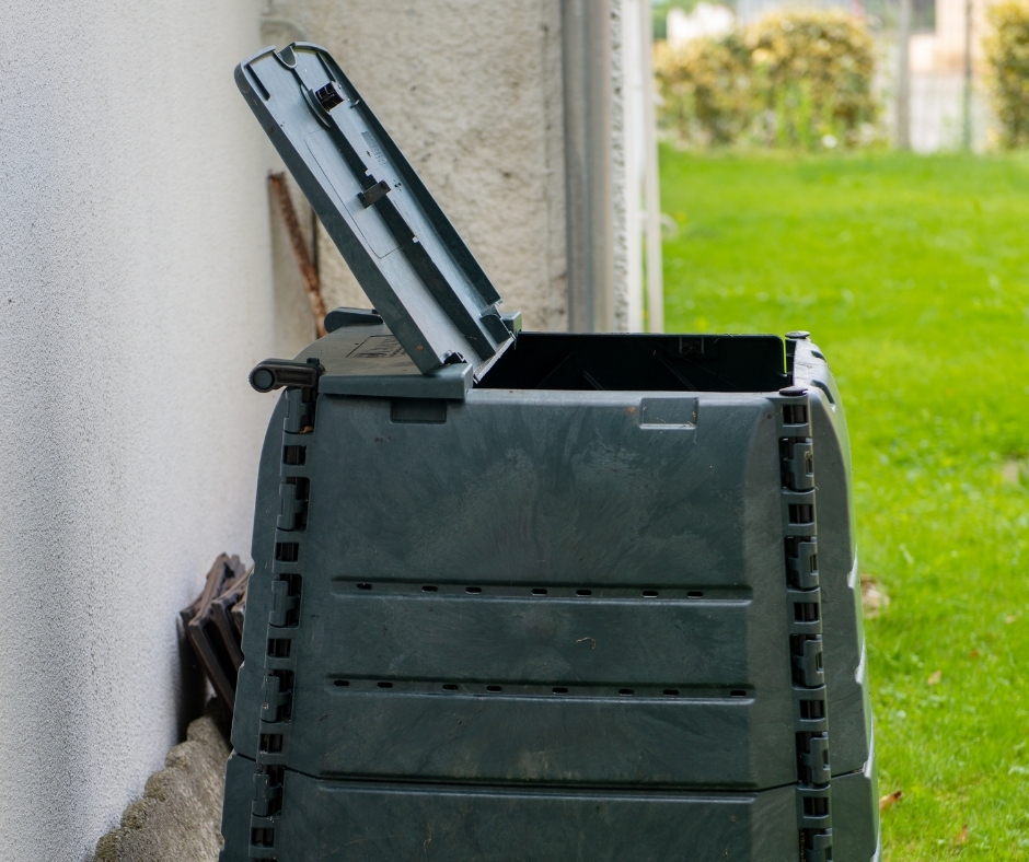 Hot bin with lid open
